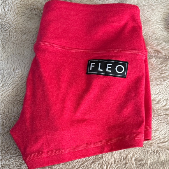 Fleo Shorts - Picture 1 of 4
